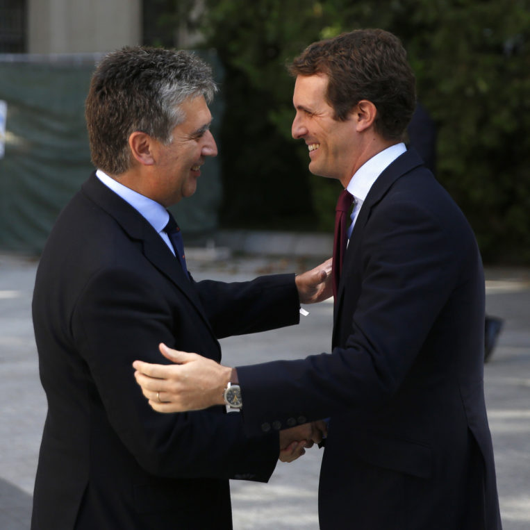 El PSOE de Castilla y León intenta aprovechar el caso Cosidó para destronar al PP 1 Moncloa PSOE