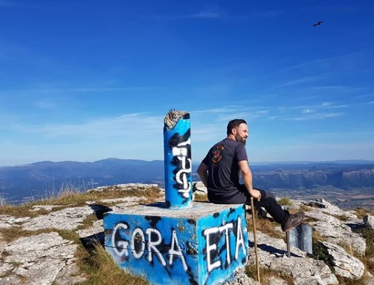 Una esposa influencer, los caballos y el fútbol: la vida secreta de Santiago Abascal 2 Moncloa Abascal