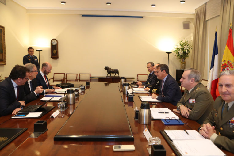 Francia lanza su nueva generación de satélites espía sin contar con España 2 Moncloa Cso2DgaJoelBarre3ConSedefSp13Abr2018 Moncloa