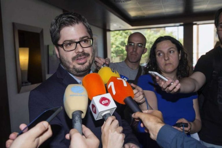 Seis renuncias, dos excusas y una poda: así han caído los barones de Cs Seis renuncias, dos excusas y una poda: así han caído los barones de Cs