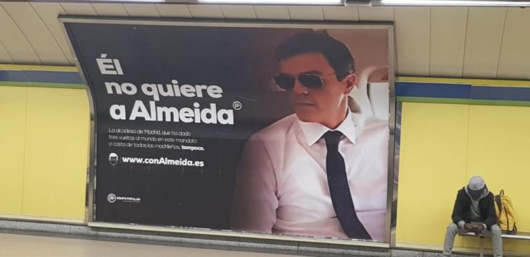 El PP se lanza al cuello de Sánchez con una agresiva campaña publicitaria