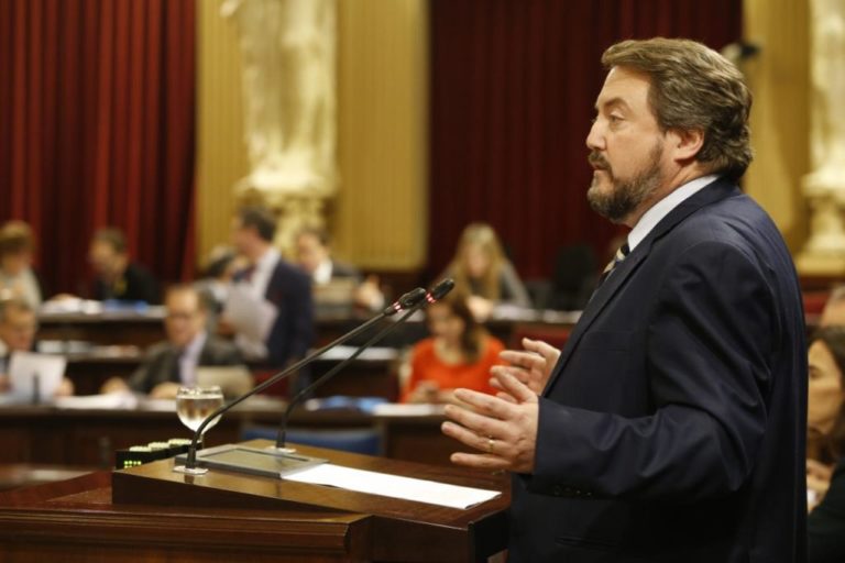 El pasado del último fichaje de Vox en Baleares pone en dificultades a Abascal El pasado del último fichaje de Vox en Baleares pone en dificultades a Abascal