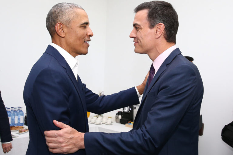 Así se mira Pedro Sánchez en el espejo de Barack Obama Así se mira Pedro Sánchez en el espejo de Barack Obama
