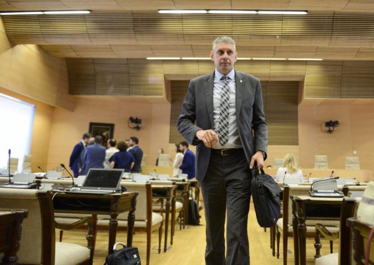 “A nosotros nos da igual si el documento es bueno, si es malo…” “A nosotros nos da igual si el documento es bueno, si es malo…”