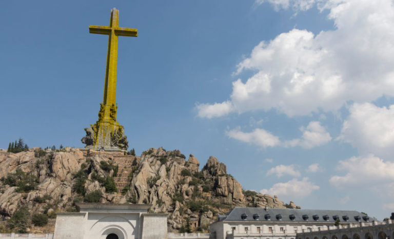 Los partidos políticos se refugian en sus símbolos para ganar votantes