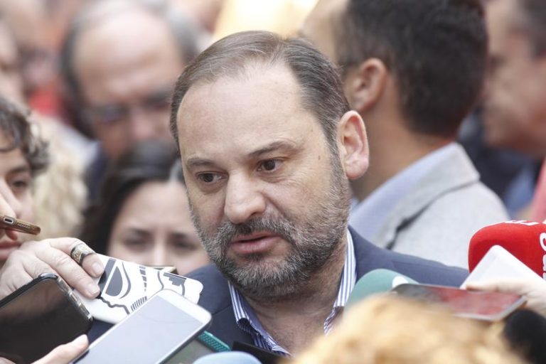 Ábalos no descarta que el PSOE incluya ERC o PNV en la Mesa de la Cámara