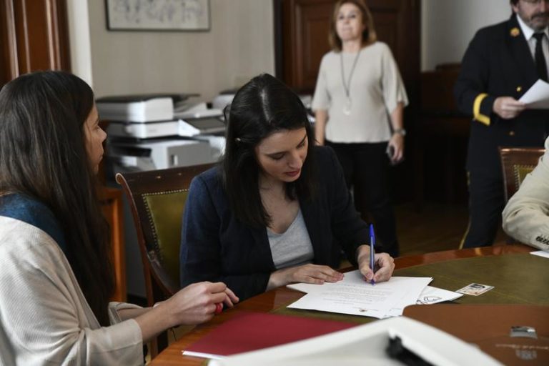 Podemos no da por rotas las negociaciones a pesar de la «hostilidad» del PSOE