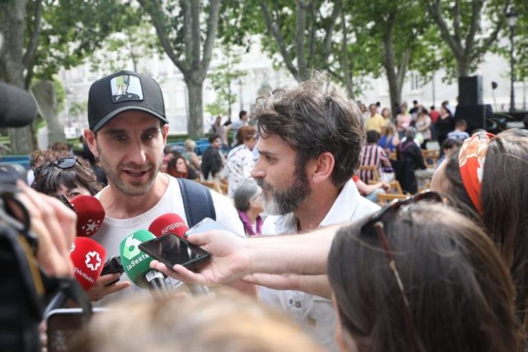 Carmena busca el ‘voto animalista’ con el apoyo de actores famosos