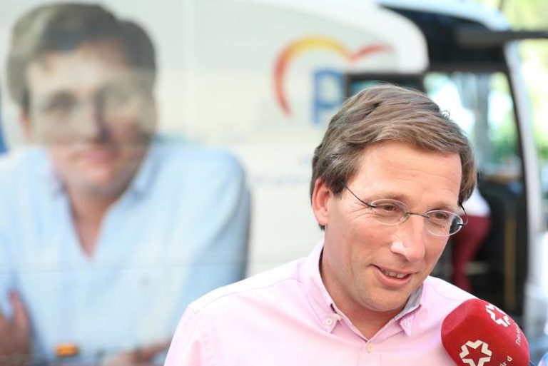 Martínez-Almeida llega al ecuador de la campaña con el reto de movilizar al centro derecha