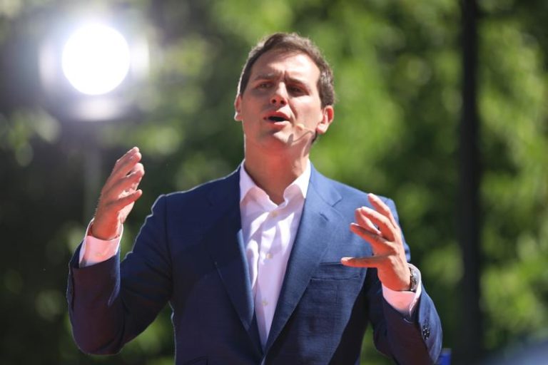 Rivera le trasladará a Sánchez el martes su negativa a abstenerse