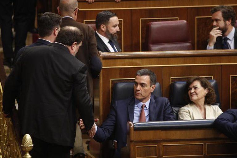 El Gobierno califica de «cortesía» las palabras entre Junqueras y Sánchez