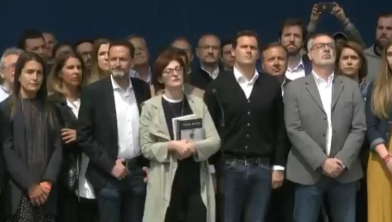 Gritos de ‘fascista’ y lazos amarillos para Rivera en el pueblo de ‘Josu Ternera’