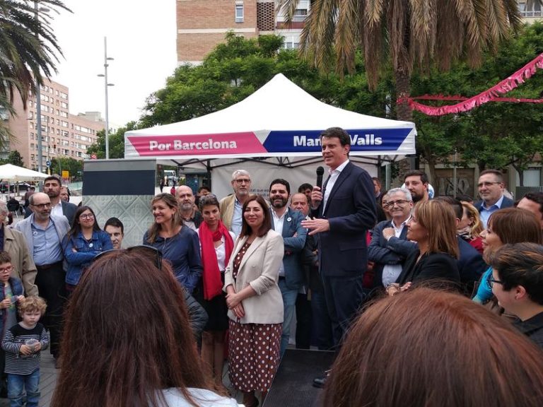 Valls se postula como la única alternativa para «echar a Colau»