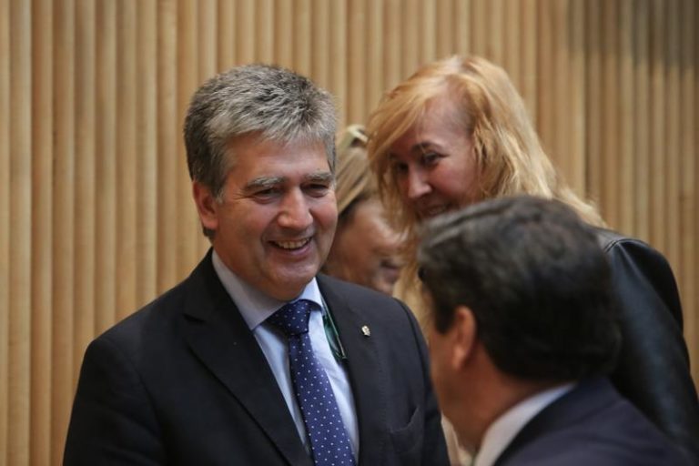 Cosidó cree que el PP está obligado a articular mayorías de derechas y debe pactar con Vox