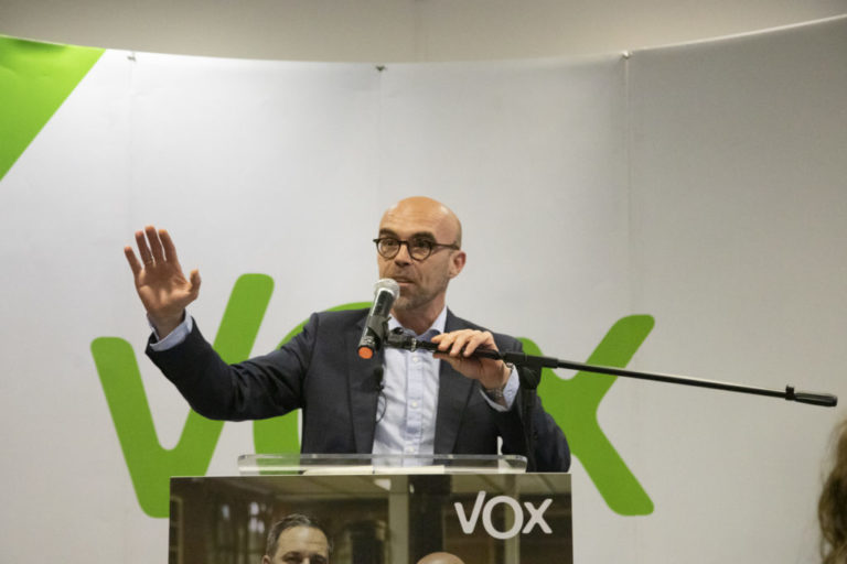 Debates con y sin Vox: lío en las televisiones públicas