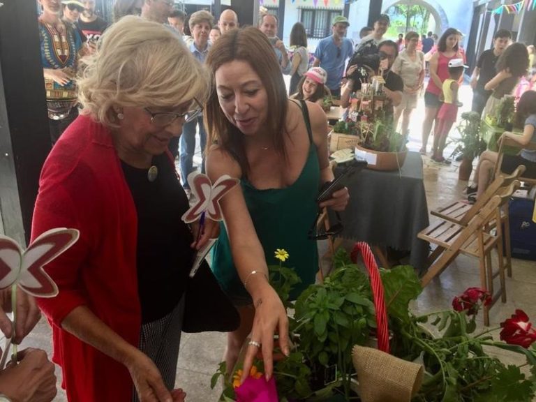 Carmena pide a Ciudadanos que siga el «ejemplo» de Valls en Madrid