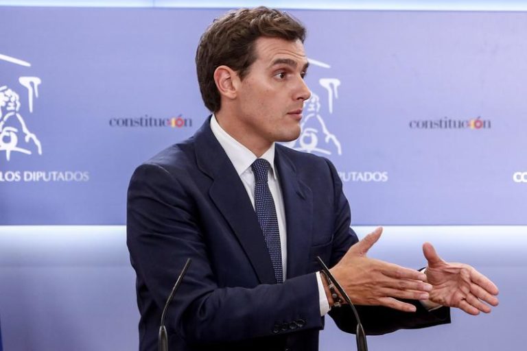 Rivera le dice al Rey que Sánchez podrá gobernar con «sus socios»
