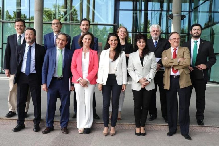 Monasterio advierte que si Vox va a la oposición, PP y Cs no tendrán sus votos