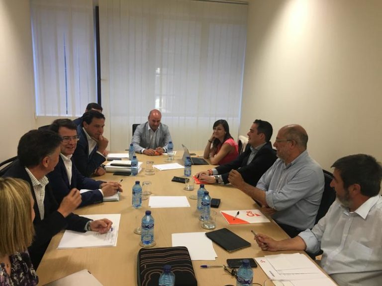PP y Ciudadanos acuerdan 100 medidas para gobernar en Castilla y León