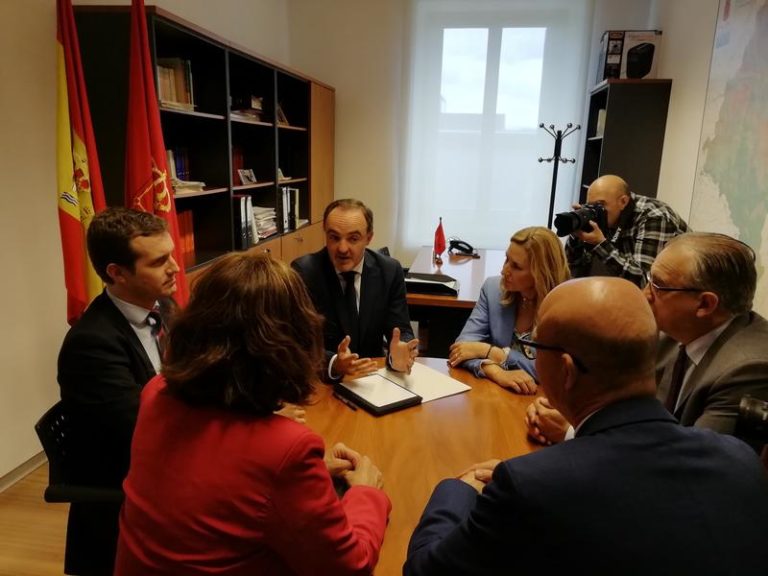 Casado critica que Sánchez se alíe con «los que gritaban ETA mátalos»