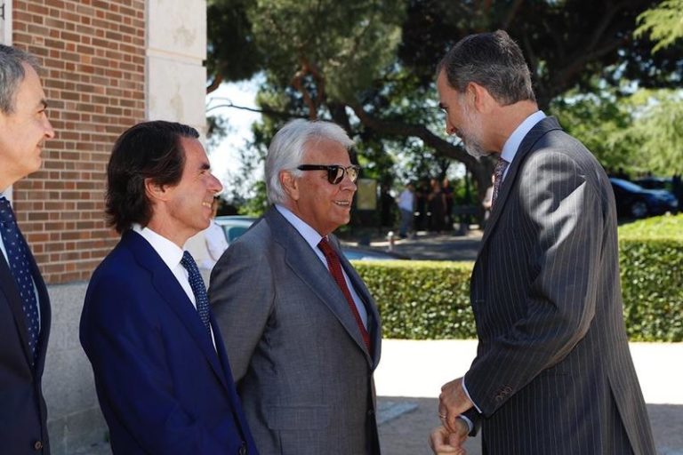 Felipe González insta a PP y Cs a reflexionar antes de rechazar la investidura de Sánchez