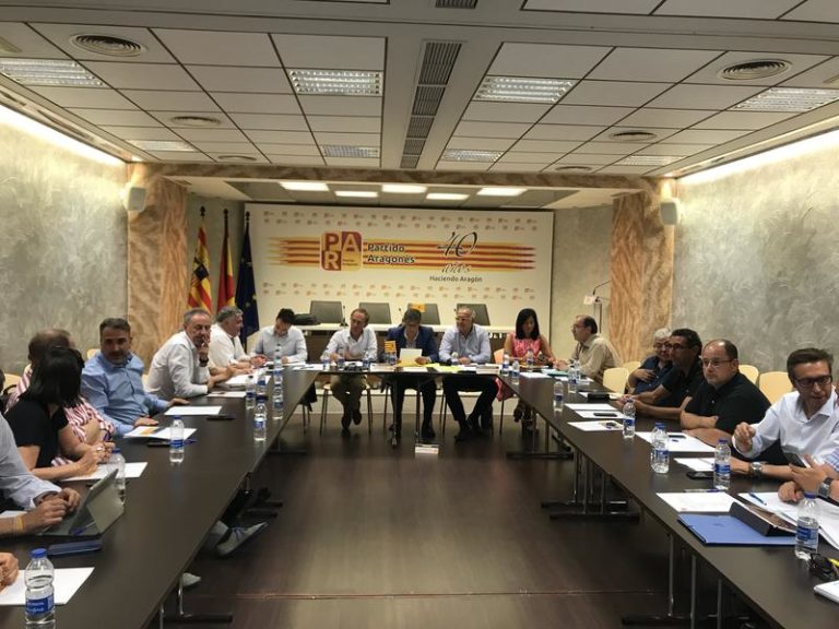 El PAR aprueba su apoyo al PSOE y planea entrar en el gobierno