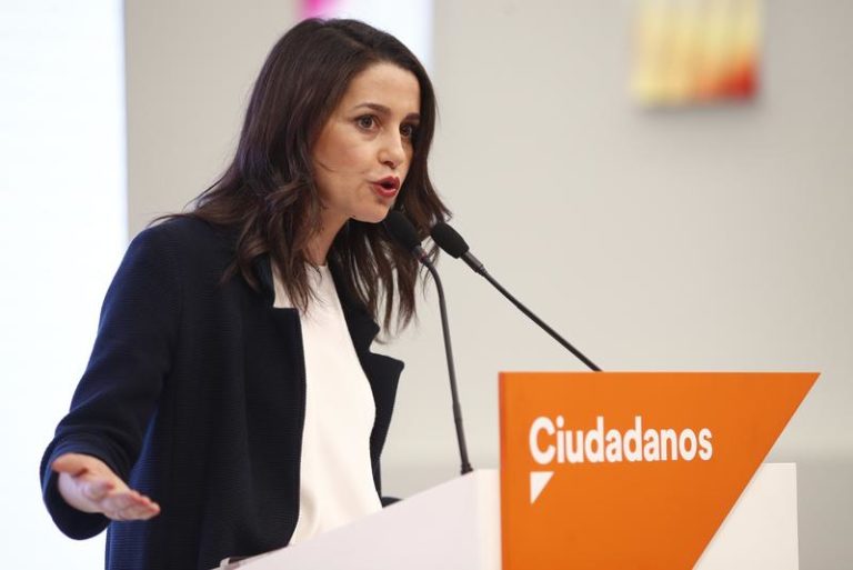 Cs critica que los «socios de Sánchez» nieguen su aplauso a las víctimas