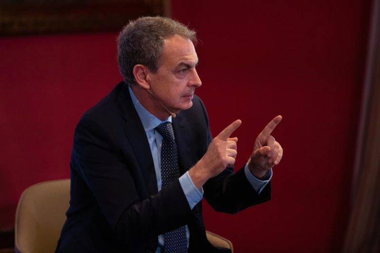 Zapatero pide un acuerdo con Podemos y «dialogar» sobre Cataluña
