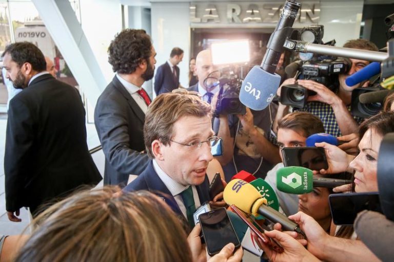 Almeida reitera que el PP cumplirá con Vox y llama a agotar el plazo de negociación