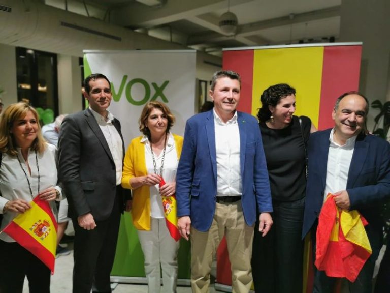 Vox exige en Murcia eliminar la ley LGTBI y deportar inmigrantes