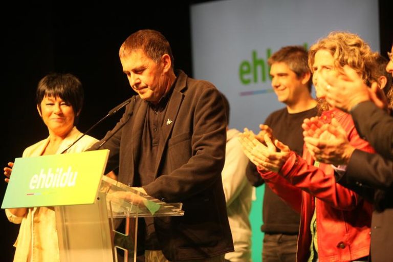 Otegi rehuye condenar los atentados de ETA y presume de contribuir al final del terrorismo