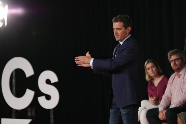 Rivera asegura que no cederá a las presiones de Sánchez e insiste en el ‘no’ a la investidura