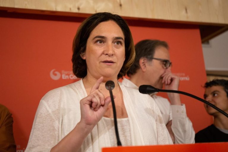 Colau apuesta por el tripartito con PSC y ERC, pero tampoco descarta los votos Valls