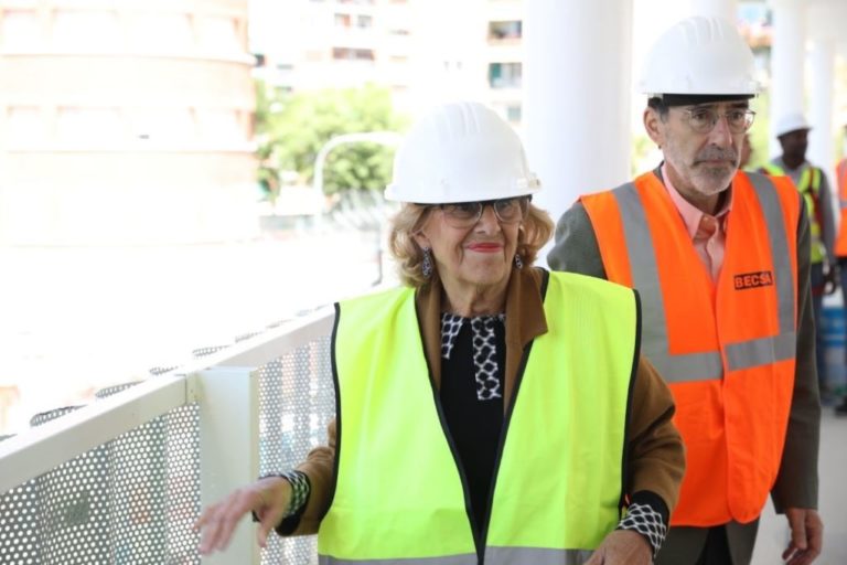 Carmena pide a Ciudadanos seguir el ejemplo de Valls