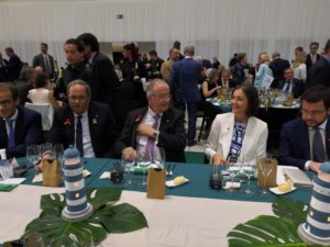 Colau asume que el reto del Ayuntamiento de Barcelona es lograr un "clima político estable" 1 Moncloa Colau XXXII Premis Pimes