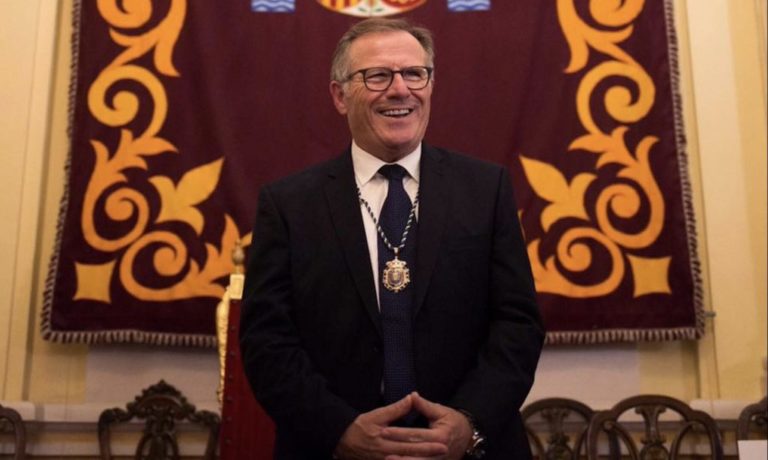 Lío en Melilla: el nuevo presidente denuncia el robo de discos duros