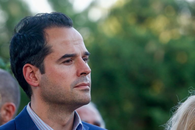 Aguado denuncia 10 días sin avances en las negociaciones en Madrid