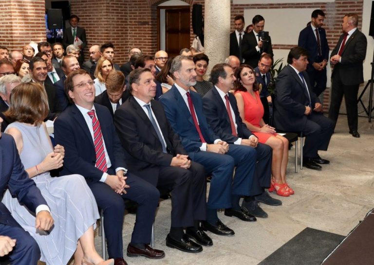 Almeida acusa a Sánchez de contaminar Madrid con sus viajes en Falcon