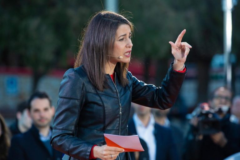 Arrimadas acusa al PSOE de pactar con «la derecha golpista» en la Diputación de Barcelona