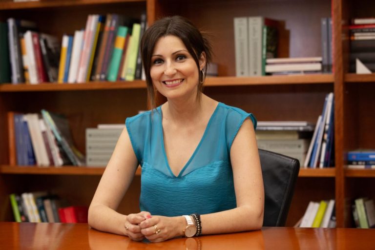 Ciudadanos elige a la sustituta de Arrimadas, con Roldán favorita