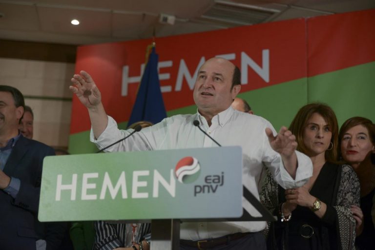 El PNV niega su veto a un gobierno de coalición PSOE-Podemos
