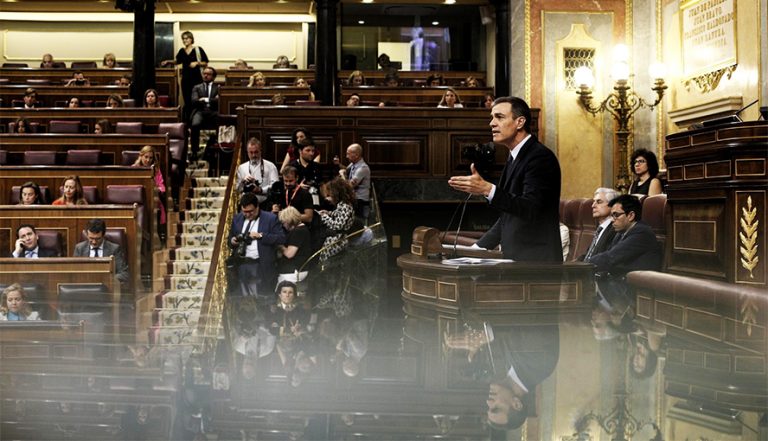 El recibo de la luz en manos de Podemos: la línea roja del PSOE (y empresas)