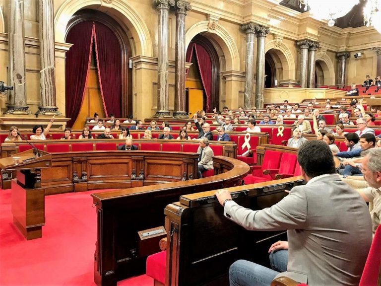 El Parlament aprueba el derecho a la autodeterminación de Cataluña