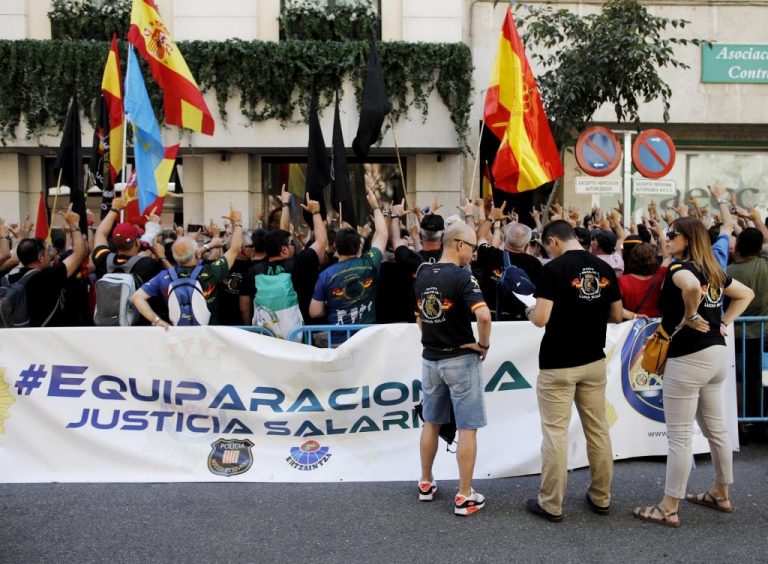 Interior aumentará las nóminas de la Policía y la Guardia Civil un 20%
