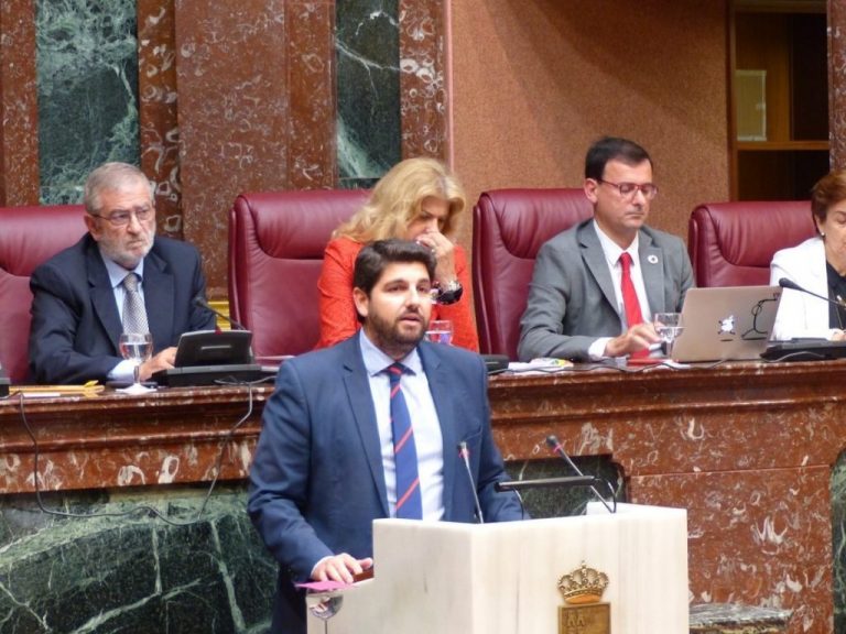 Vox cumple su amenaza y tumba la investidura del PP en Murcia