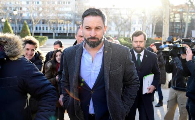 La rebelión de los críticos de Vox compromete el liderazgo de Abascal 1 Moncloa Vox