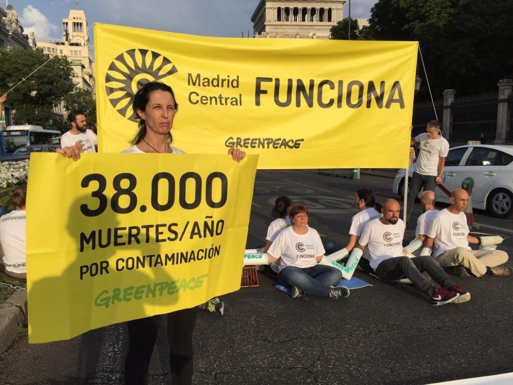 Las acciones más llamativas de Greenpeace en España en los últimos años 2 Moncloa Greenpeace