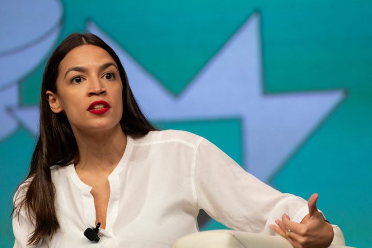 El fenómeno Alexandria Ocasio-Cortez: por qué no ocurre en España