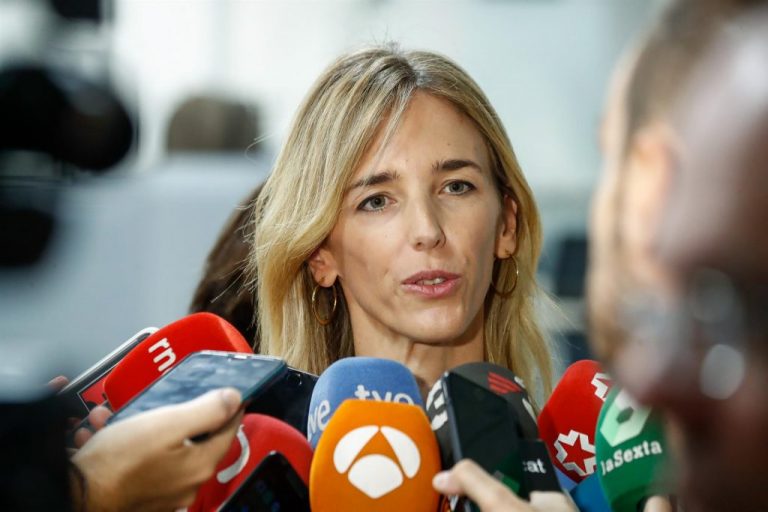 Álvarez de Toledo incita al «otro PSOE» a discrepar públicamente con Sánchez