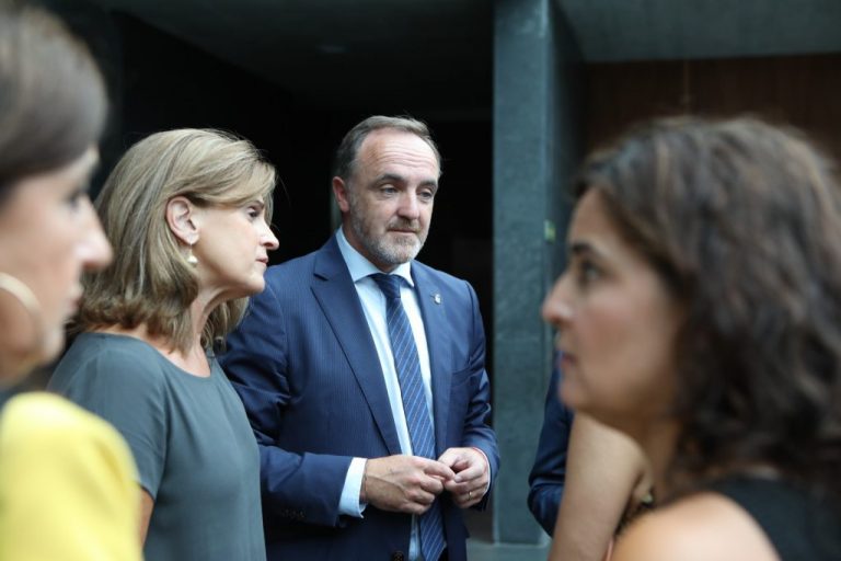 Esparza carga contra Chivite: «Pasará a la historia por dinamitar los acuerdos entre constitucionalistas en Navarra»